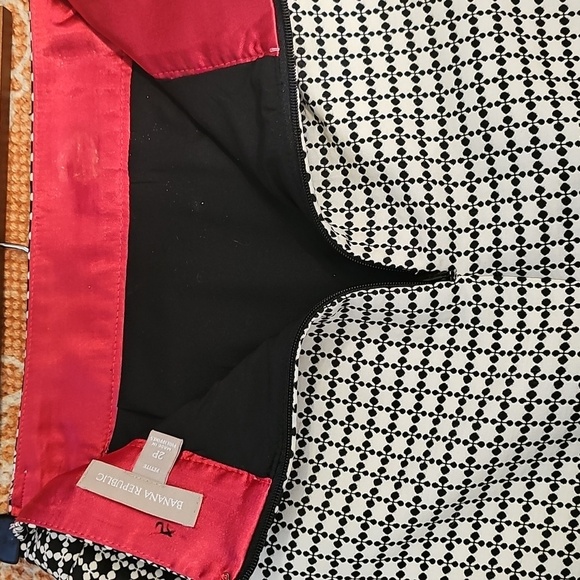 Banana Republic Monochrome Pencil Skirt - Picture 4 of 13